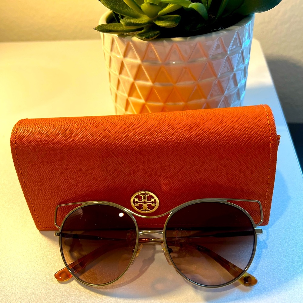 🌿Tory Burch Women’s Sunglasses - Picture 7 of 15